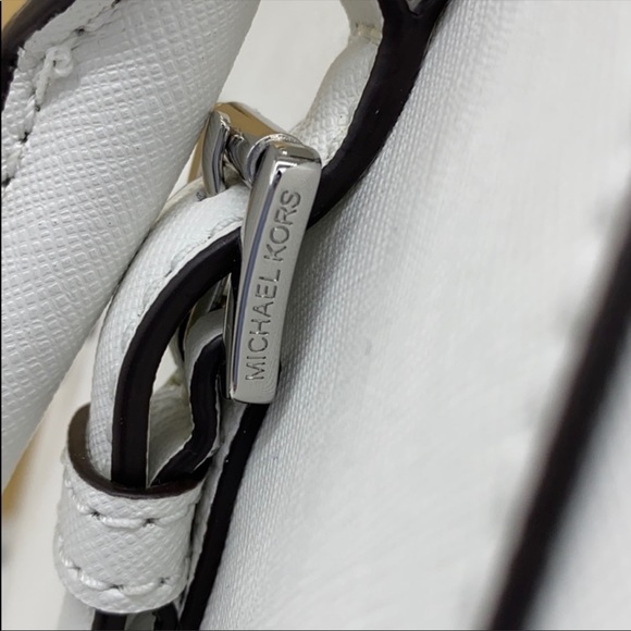 MICHAEL KORS CIARA LARGE TZ SATCHEL OPTIC WHITE - Picture 13 of 16